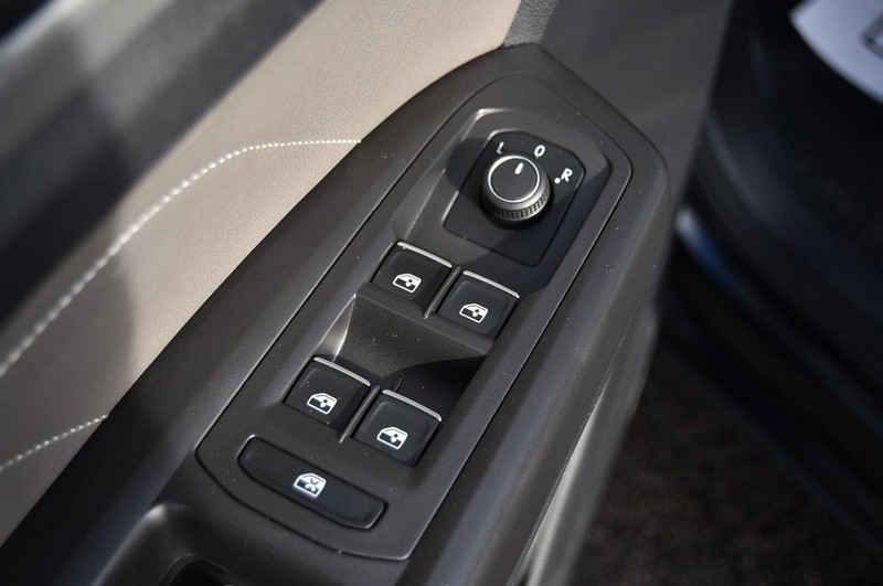 Volkswagen Atlas Vehicle Full-screen Gallery Image 8