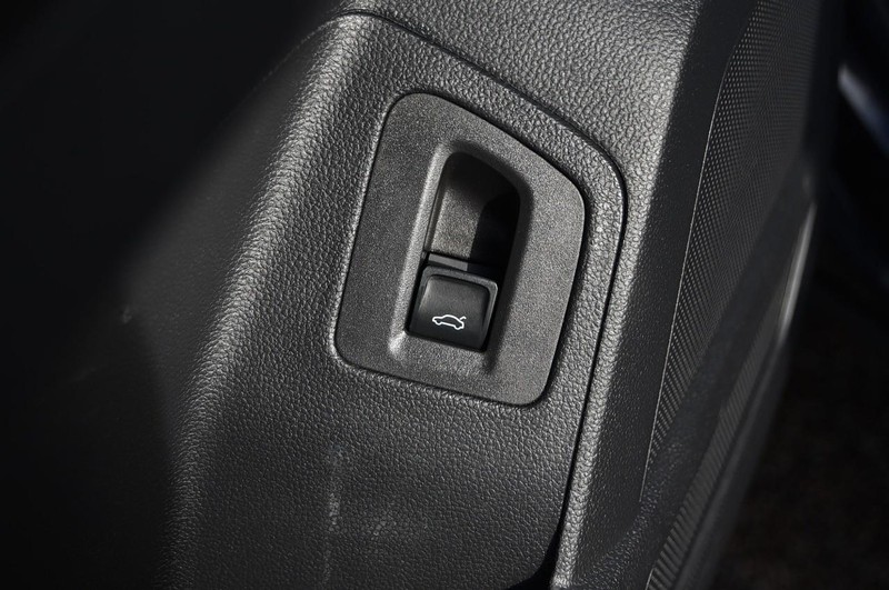 Volkswagen Atlas Vehicle Full-screen Gallery Image 9