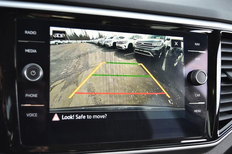 Volkswagen Atlas Vehicle Full-screen Gallery Image 13