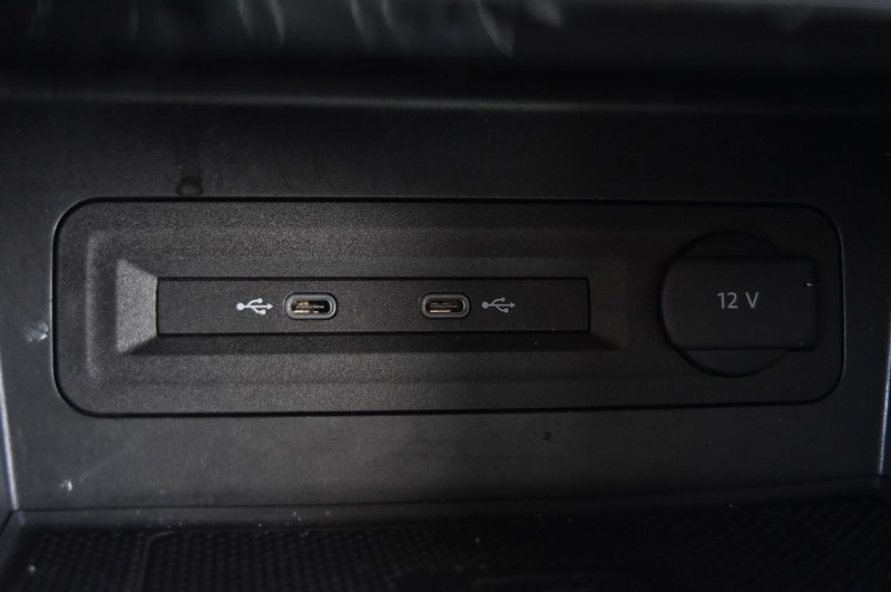 Volkswagen Atlas Vehicle Full-screen Gallery Image 16