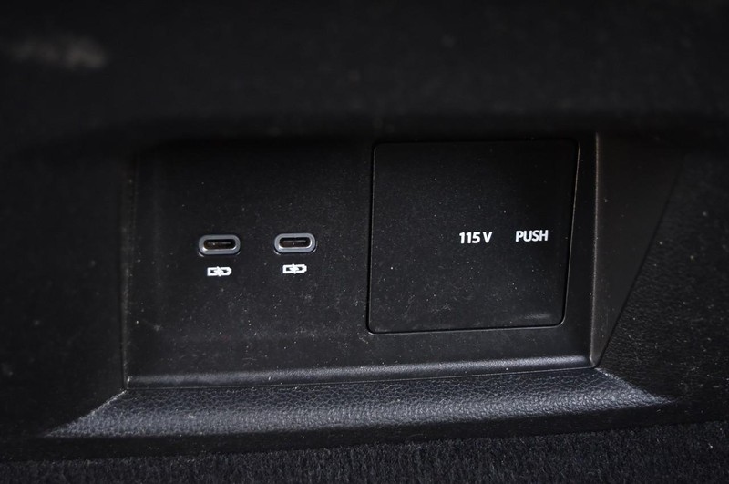 Volkswagen Atlas Vehicle Full-screen Gallery Image 24