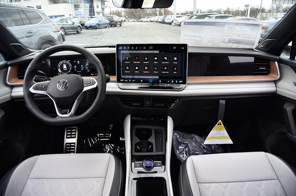 Volkswagen Tiguan Vehicle Full-screen Gallery Image 7