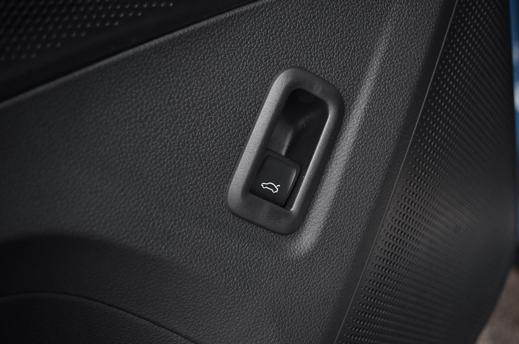 Volkswagen Tiguan Vehicle Full-screen Gallery Image 9