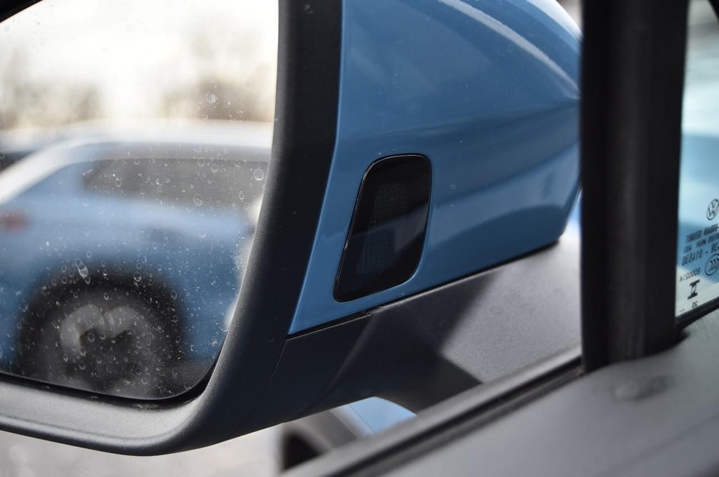 Volkswagen Tiguan Vehicle Full-screen Gallery Image 10