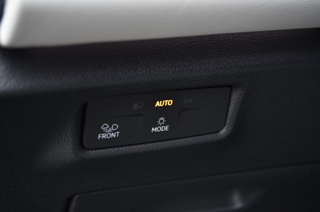 Volkswagen Tiguan Vehicle Full-screen Gallery Image 11