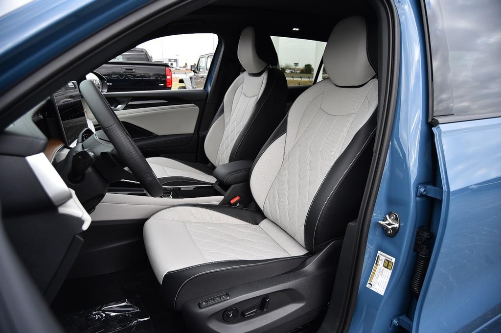 Volkswagen Tiguan Vehicle Full-screen Gallery Image 18