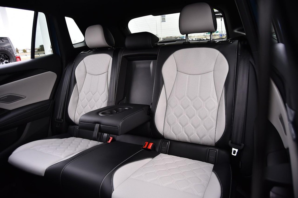 Volkswagen Tiguan Vehicle Full-screen Gallery Image 21