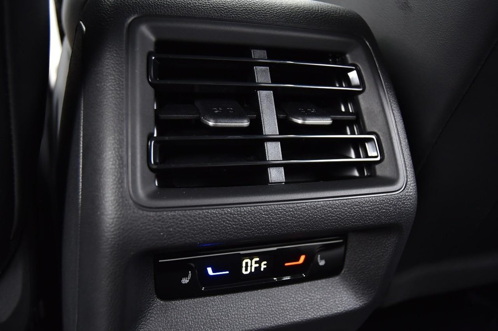 Volkswagen Tiguan Vehicle Full-screen Gallery Image 22