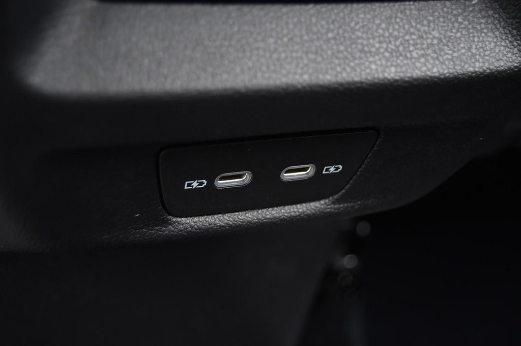 Volkswagen Tiguan Vehicle Full-screen Gallery Image 23