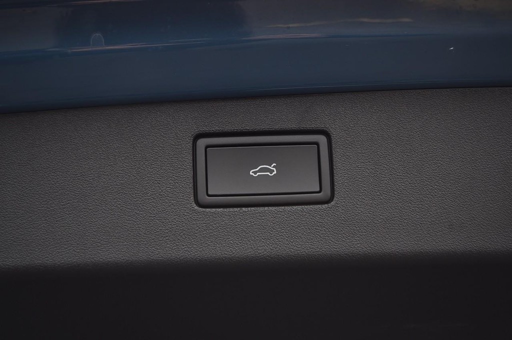 Volkswagen Tiguan Vehicle Full-screen Gallery Image 25