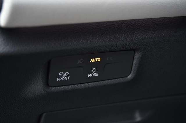 Volkswagen Tiguan Vehicle Image 11