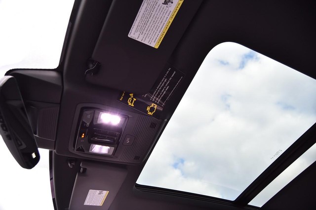 Volkswagen Tiguan Vehicle Image 20