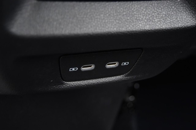 Volkswagen Tiguan Vehicle Image 23