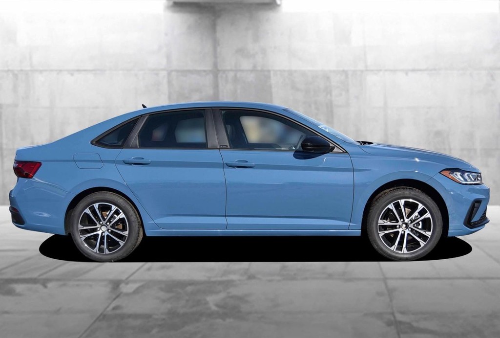 Volkswagen Jetta Vehicle Full-screen Gallery Image 5