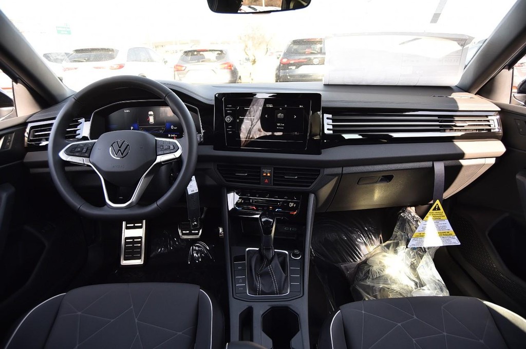 Volkswagen Jetta Vehicle Full-screen Gallery Image 7