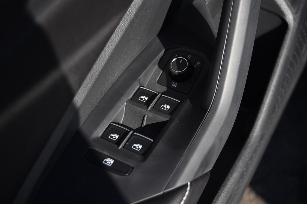 Volkswagen Jetta Vehicle Full-screen Gallery Image 8