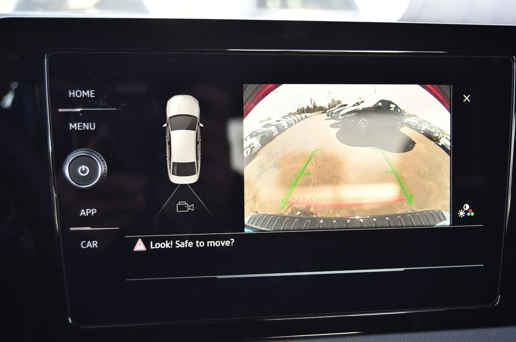 Volkswagen Jetta Vehicle Full-screen Gallery Image 13