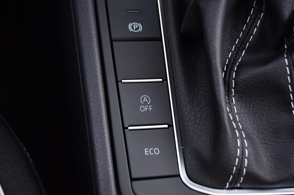 Volkswagen Jetta Vehicle Full-screen Gallery Image 17