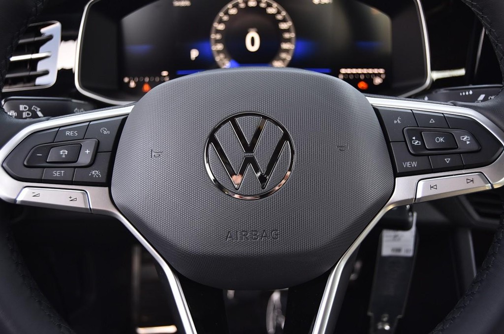 Volkswagen Jetta Vehicle Full-screen Gallery Image 18