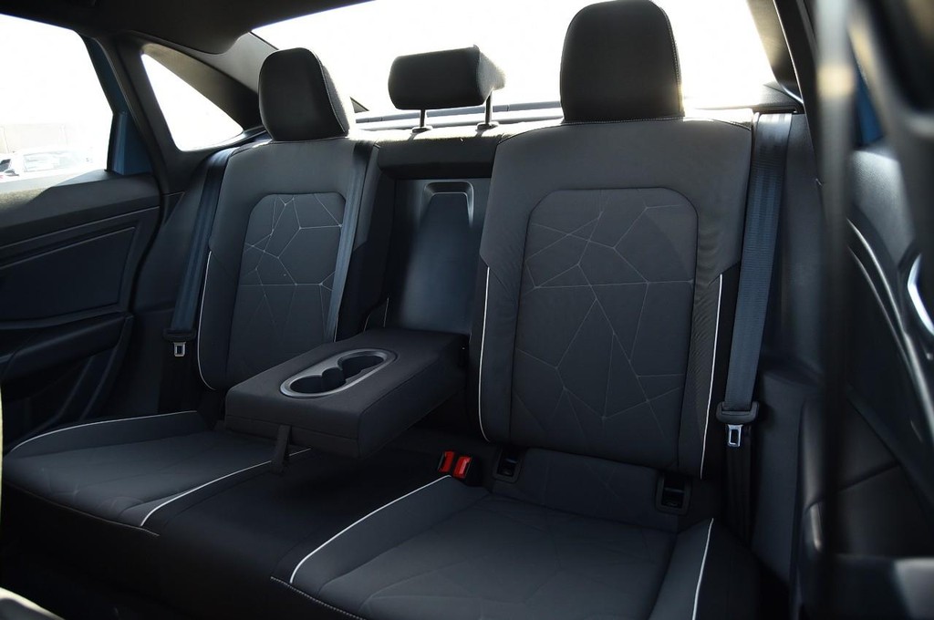 Volkswagen Jetta Vehicle Full-screen Gallery Image 21