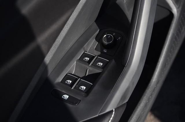 Volkswagen Jetta Vehicle Image 08