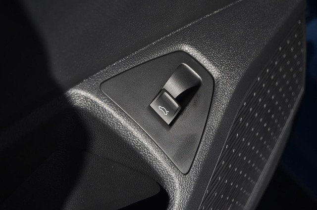 Volkswagen Jetta Vehicle Image 09