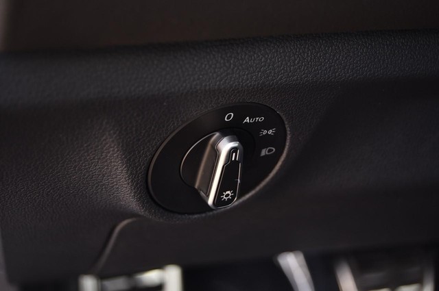 Volkswagen Jetta Vehicle Image 11