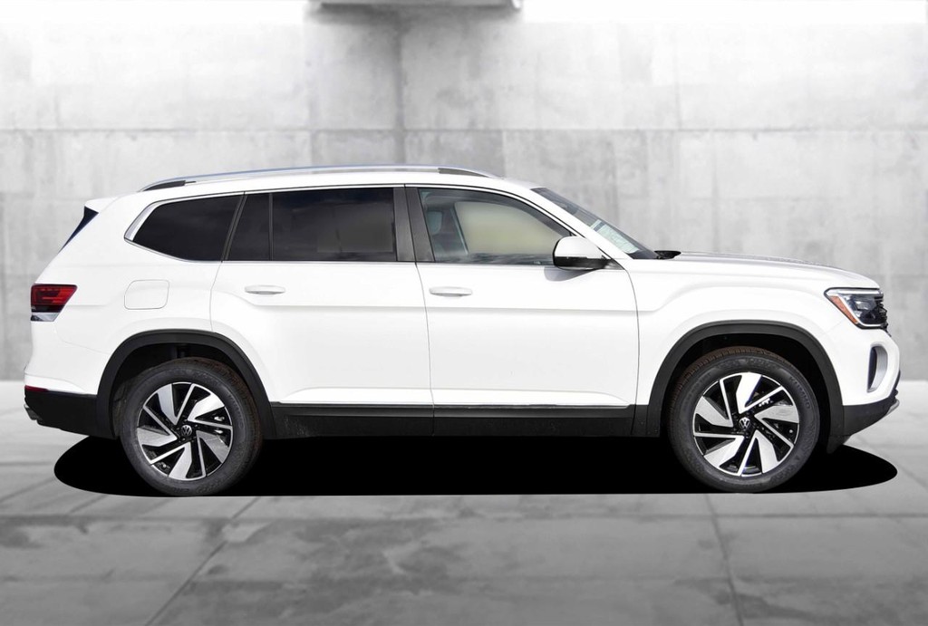 Volkswagen Atlas Vehicle Full-screen Gallery Image 5