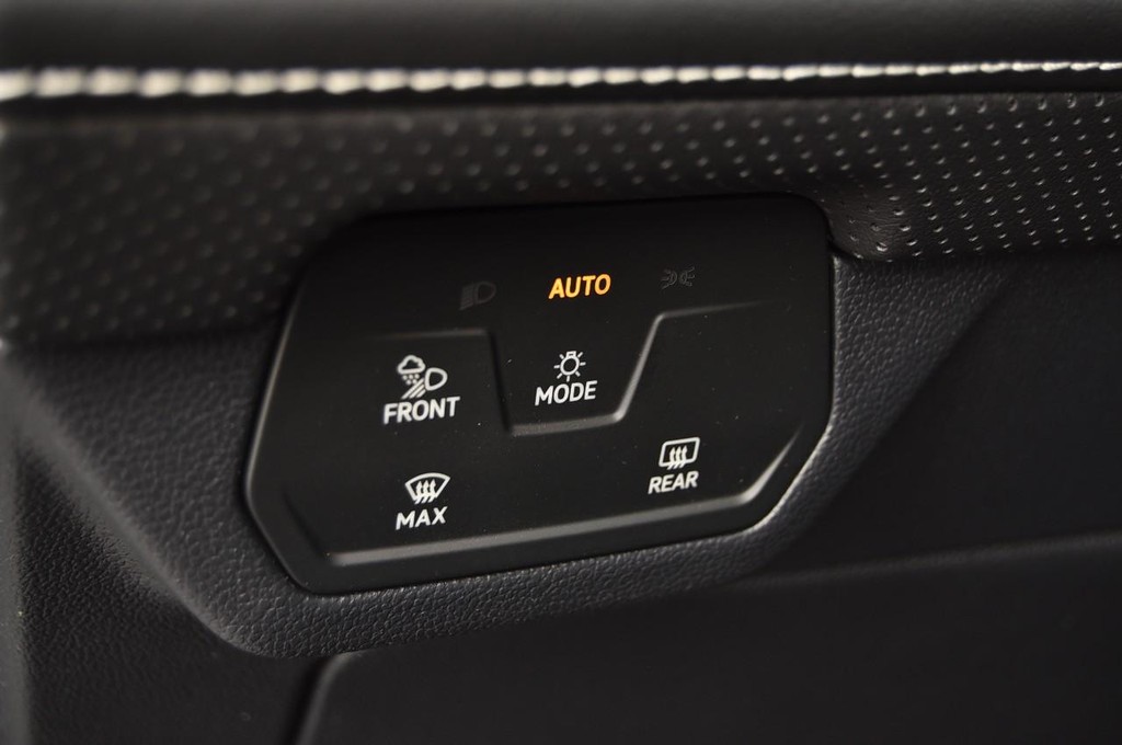 Volkswagen Atlas Vehicle Full-screen Gallery Image 11