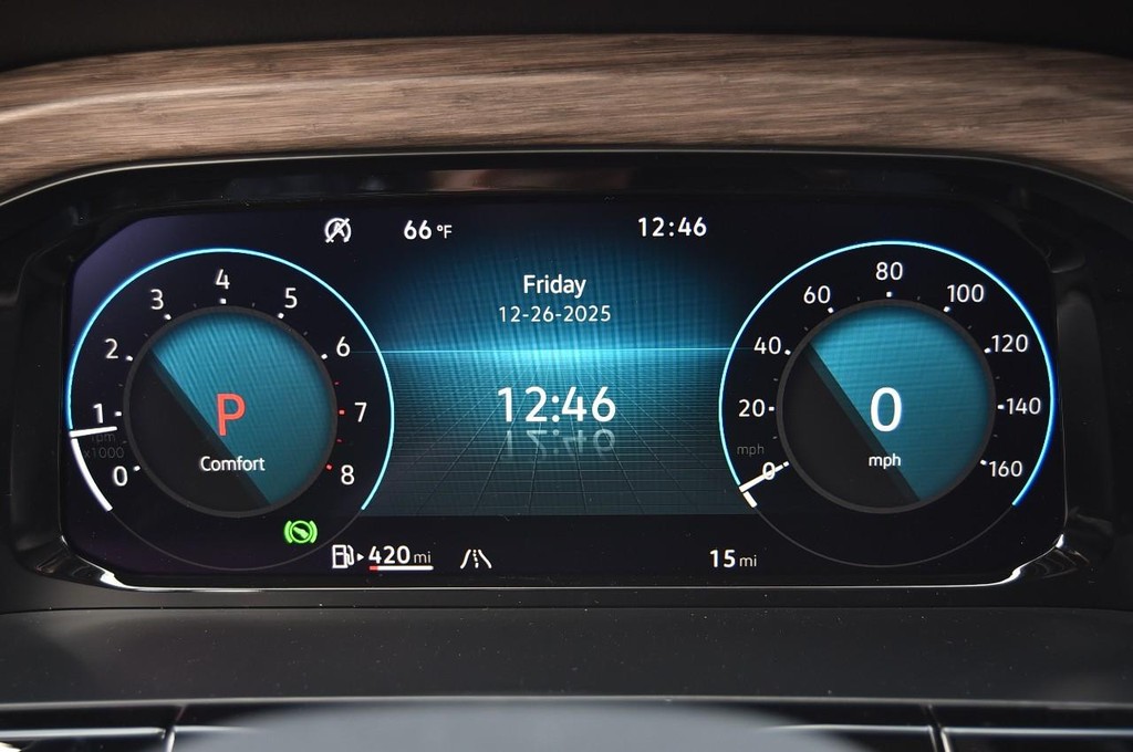 Volkswagen Atlas Vehicle Full-screen Gallery Image 12