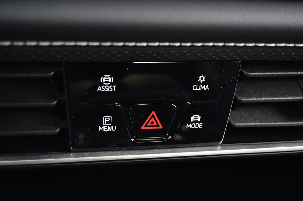 Volkswagen Atlas Vehicle Full-screen Gallery Image 15