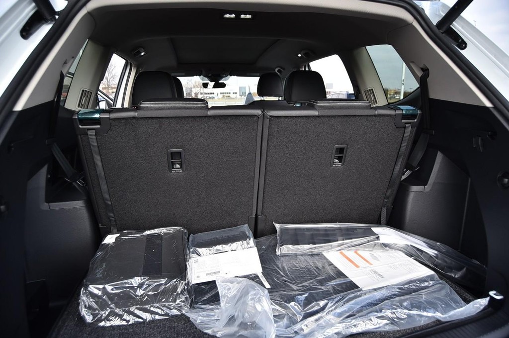 Volkswagen Atlas Vehicle Full-screen Gallery Image 26