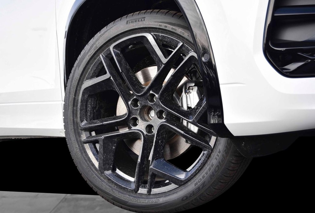 Volkswagen Tiguan Vehicle Full-screen Gallery Image 3