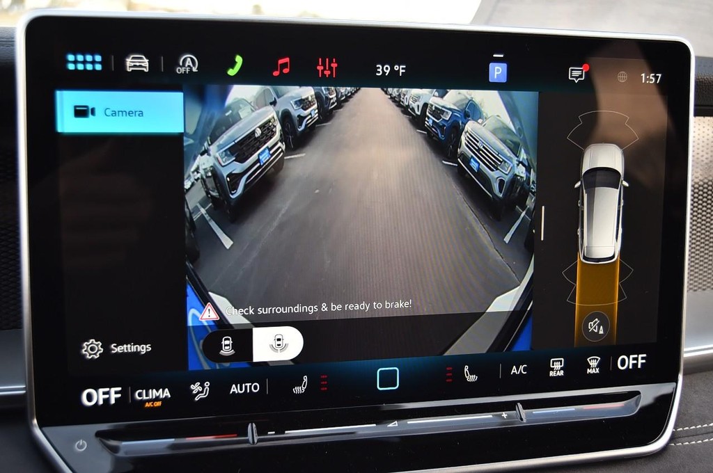 Volkswagen Tiguan Vehicle Full-screen Gallery Image 14