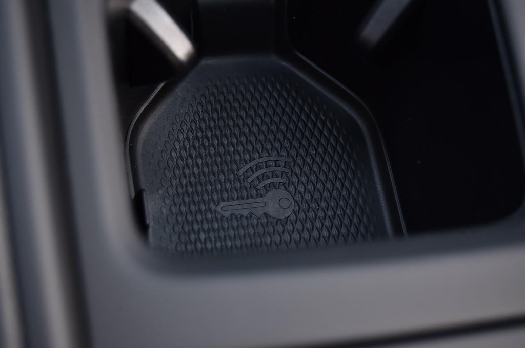 Volkswagen Tiguan Vehicle Full-screen Gallery Image 16