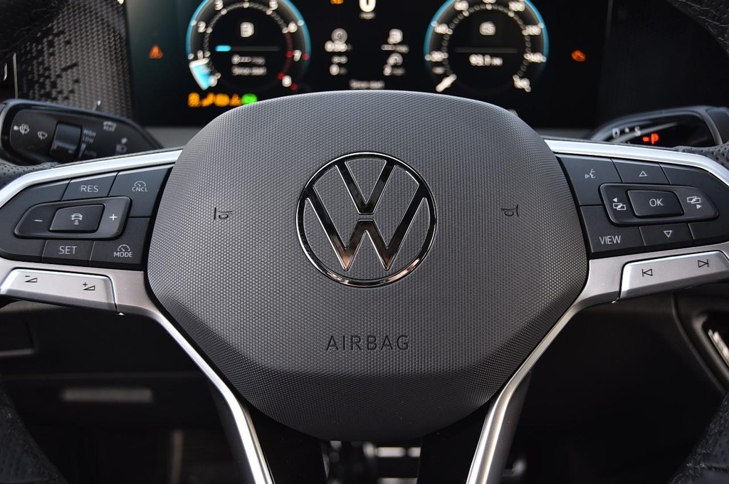 Volkswagen Tiguan Vehicle Full-screen Gallery Image 18