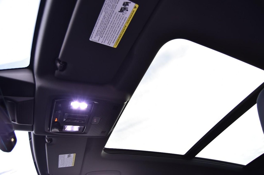 Volkswagen Tiguan Vehicle Full-screen Gallery Image 21