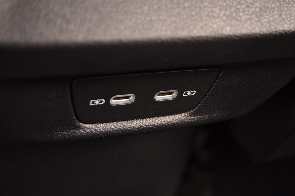 Volkswagen Tiguan Vehicle Full-screen Gallery Image 24