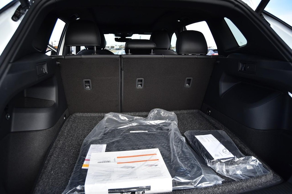 Volkswagen Tiguan Vehicle Full-screen Gallery Image 25