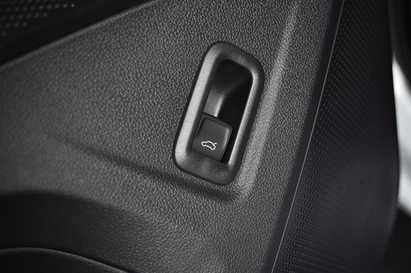 Volkswagen Tiguan Vehicle Image 09