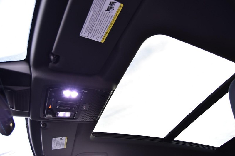 Volkswagen Tiguan Vehicle Image 21