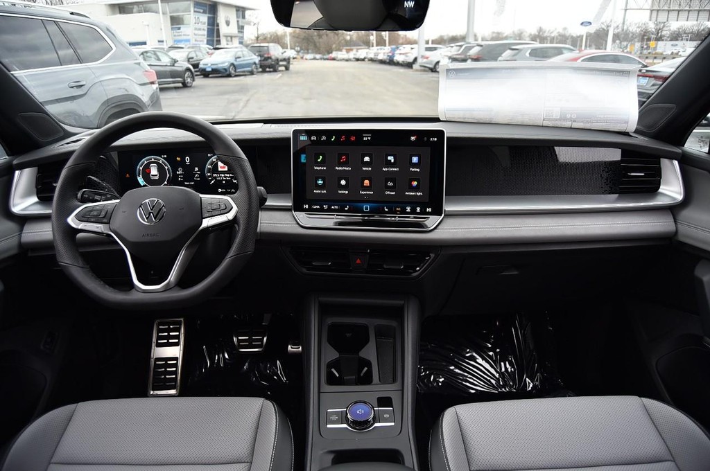 Volkswagen Tiguan Vehicle Full-screen Gallery Image 7