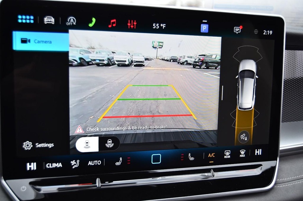 Volkswagen Tiguan Vehicle Full-screen Gallery Image 13