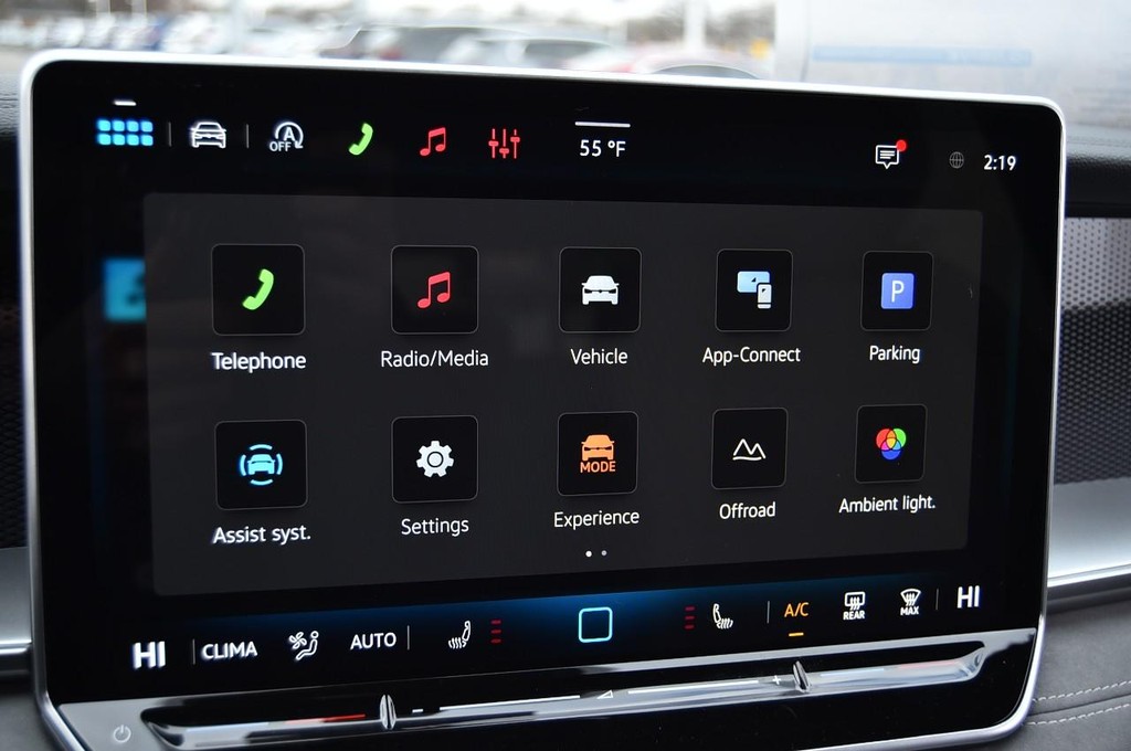 Volkswagen Tiguan Vehicle Full-screen Gallery Image 15