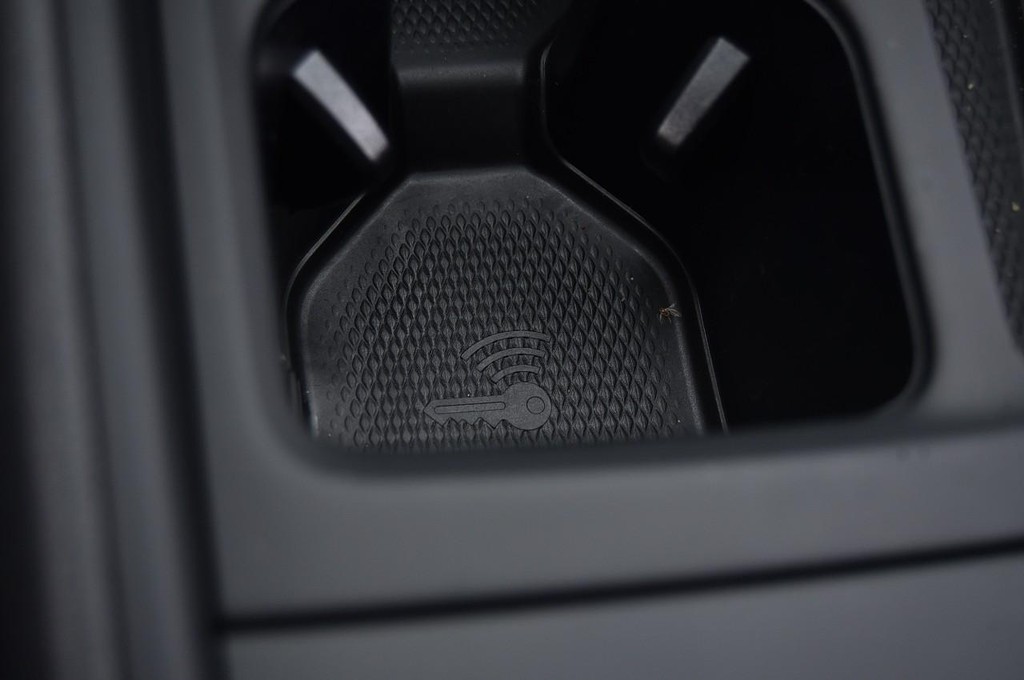 Volkswagen Tiguan Vehicle Full-screen Gallery Image 16