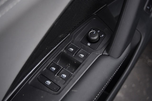 Volkswagen Tiguan Vehicle Image 08