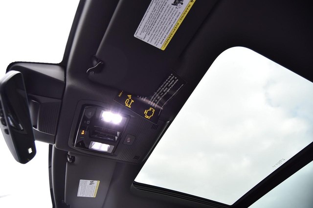 Volkswagen Tiguan Vehicle Image 21