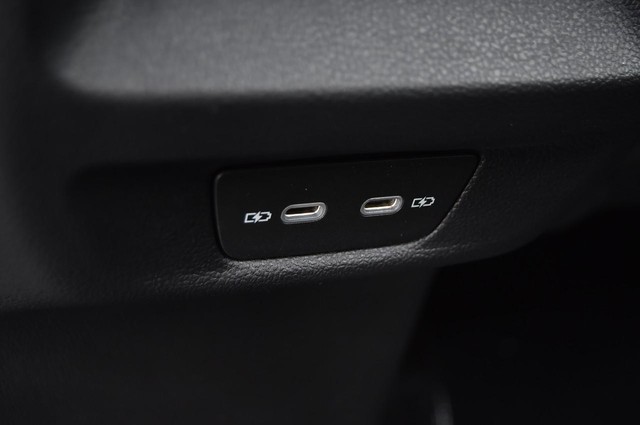 Volkswagen Tiguan Vehicle Image 24