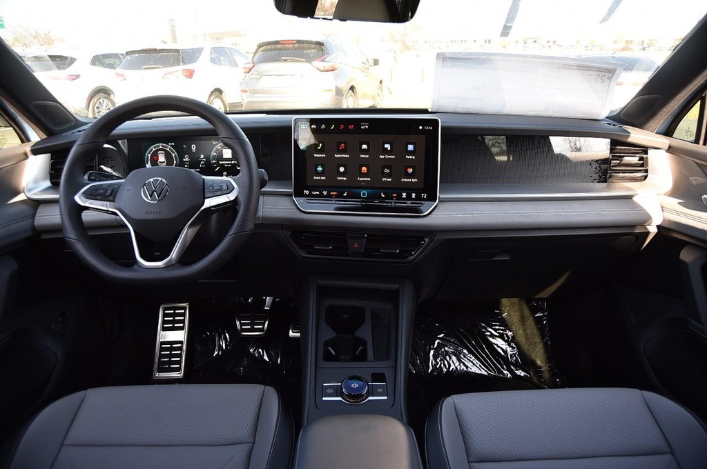 Volkswagen Tiguan Vehicle Full-screen Gallery Image 7