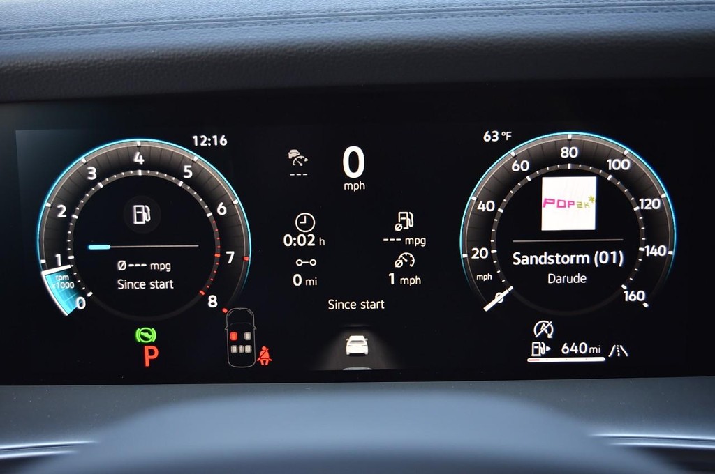 Volkswagen Tiguan Vehicle Full-screen Gallery Image 12